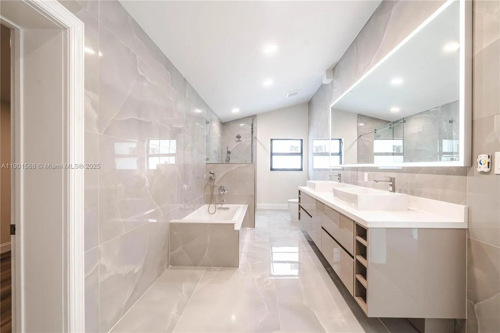 842 W Coco Plum Cir, Plantation, Florida 33324, Plantation, Florida 33324, 3 Bedrooms Bedrooms, ,3 BathroomsBathrooms,Residential,For Sale,842 W Coco Plum Cir, Plantation, Florida 33324,A11901566