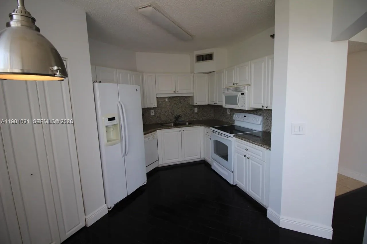 6422 Collins Ave 701, Miami Beach, Florida 33141, Miami Beach, Florida 33141, 2 Bedrooms Bedrooms, ,2 BathroomsBathrooms,Residential Lease,For Rent,6422 Collins Ave 701, Miami Beach, Florida 33141,A11901091