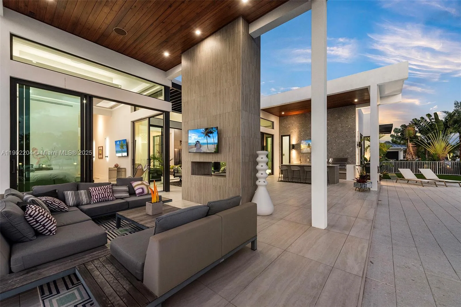 3701 Ne 26th Ave 1, Lighthouse Point, Florida 3306, Lighthouse Point, Florida 33064, 3 Bedrooms Bedrooms, ,4 BathroomsBathrooms,Residential Lease,For Rent,3701 Ne 26th Ave 1, Lighthouse Point, Florida 3306,A11902204
