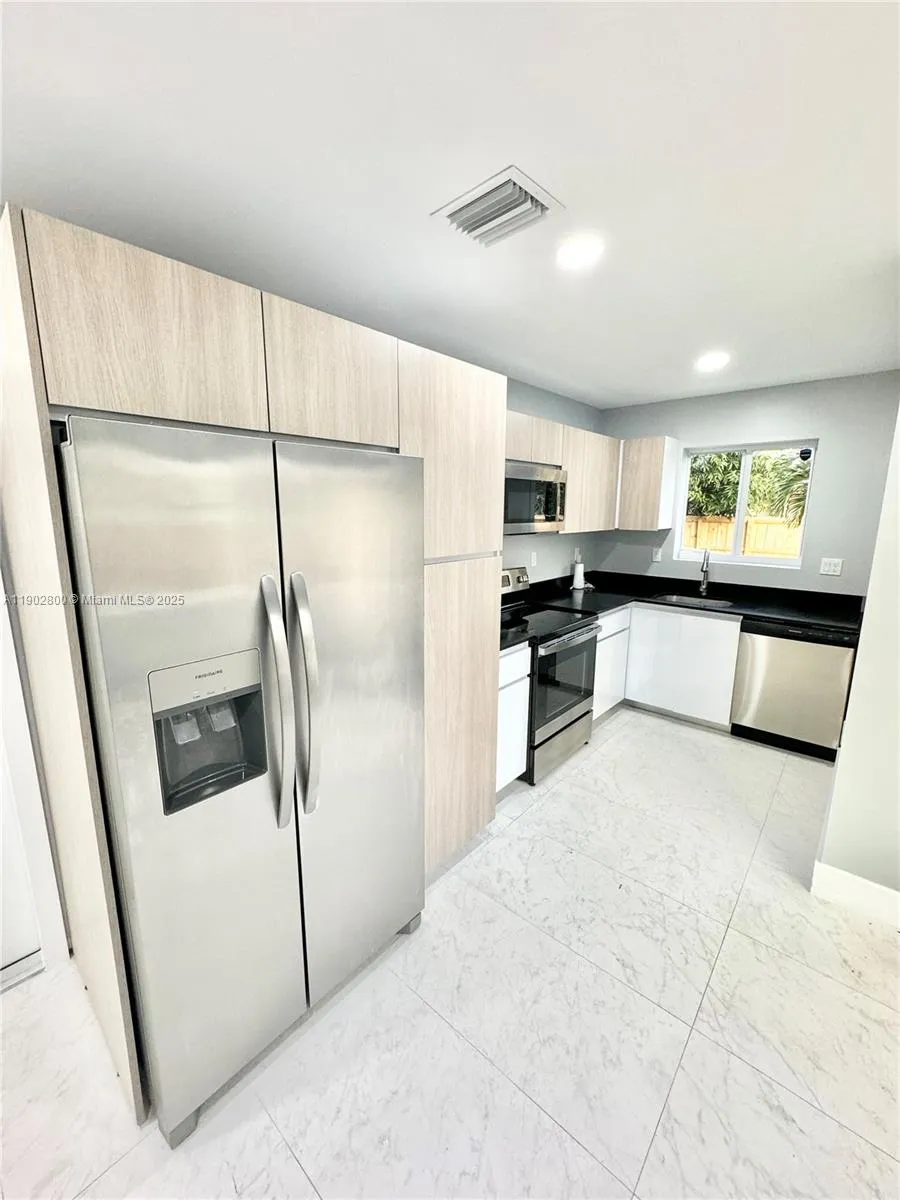 926 Nw 2nd St, Fort Lauderdale, Florida 33311, Fort Lauderdale, Florida 33311, ,Residential Income,For Sale,926 Nw 2nd St, Fort Lauderdale, Florida 33311,A11902800