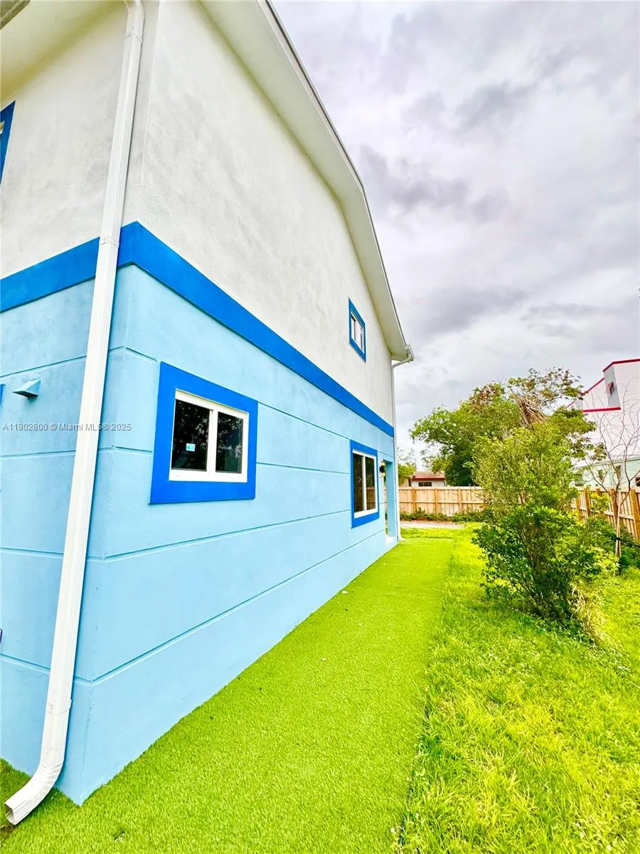 926 Nw 2nd St, Fort Lauderdale, Florida 33311, Fort Lauderdale, Florida 33311, ,Residential Income,For Sale,926 Nw 2nd St, Fort Lauderdale, Florida 33311,A11902800