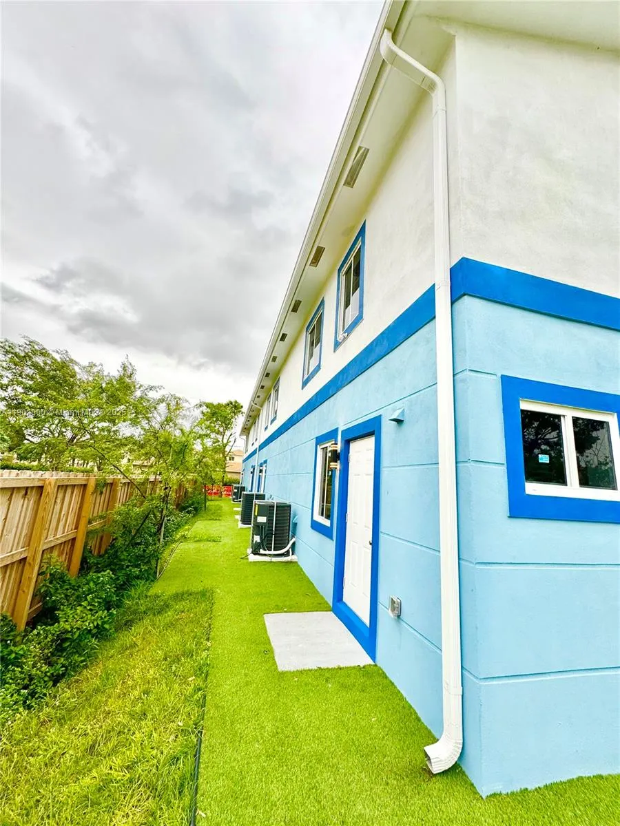 926 Nw 2nd St, Fort Lauderdale, Florida 33311, Fort Lauderdale, Florida 33311, ,Residential Income,For Sale,926 Nw 2nd St, Fort Lauderdale, Florida 33311,A11902800