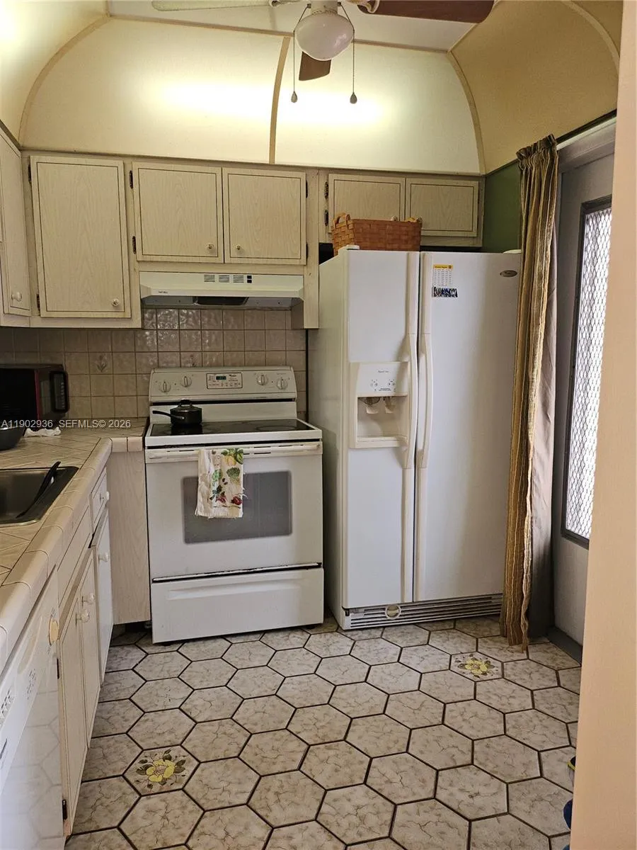 5121 W Oakland Park Blvd 211, Lauderdale Lakes, Fl, Lauderdale Lakes, Florida 33313, 2 Bedrooms Bedrooms, ,2 BathroomsBathrooms,Residential Lease,For Rent,5121 W Oakland Park Blvd 211, Lauderdale Lakes, Fl,A11902936