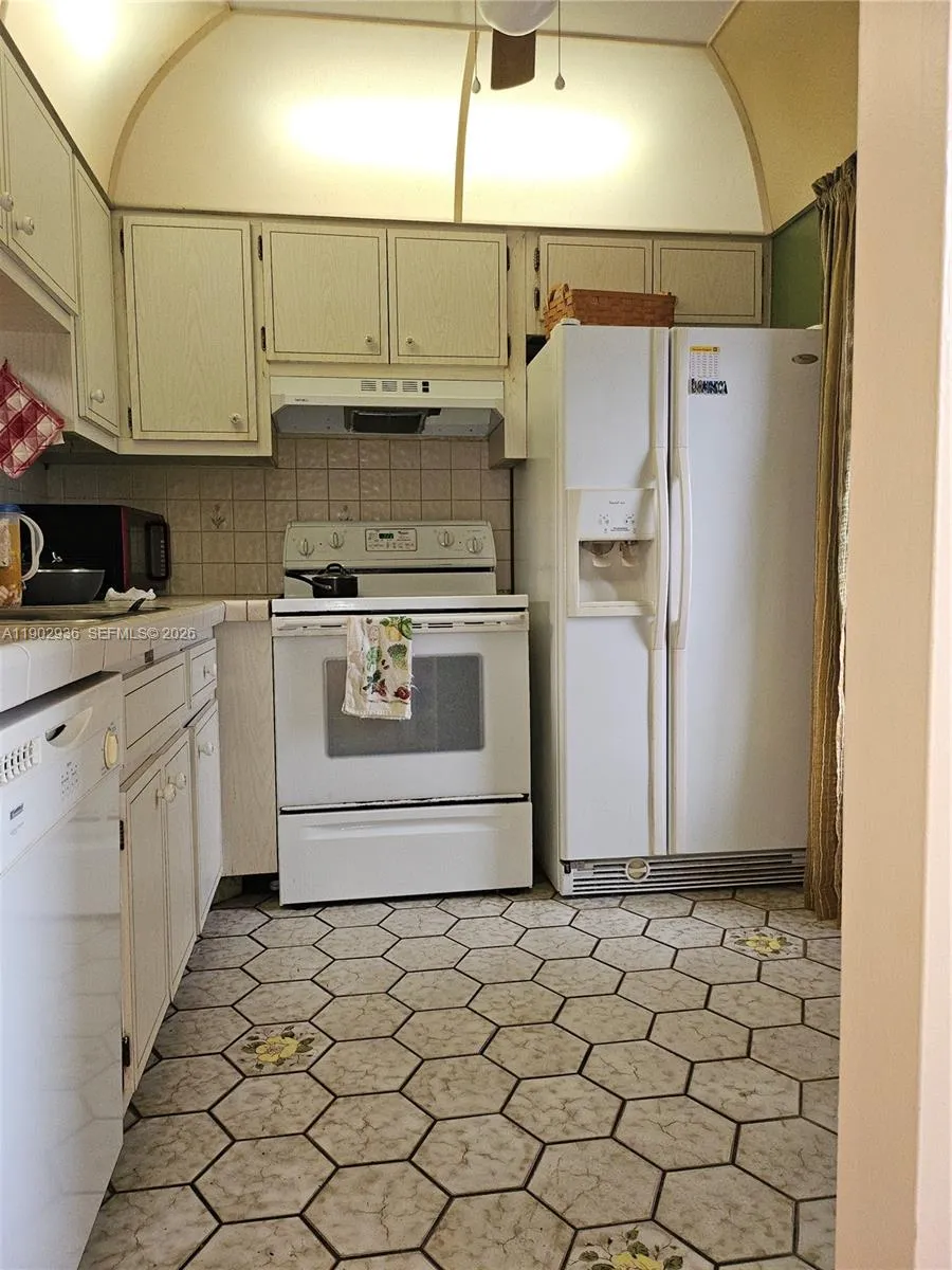 5121 W Oakland Park Blvd 211, Lauderdale Lakes, Fl, Lauderdale Lakes, Florida 33313, 2 Bedrooms Bedrooms, ,2 BathroomsBathrooms,Residential Lease,For Rent,5121 W Oakland Park Blvd 211, Lauderdale Lakes, Fl,A11902936