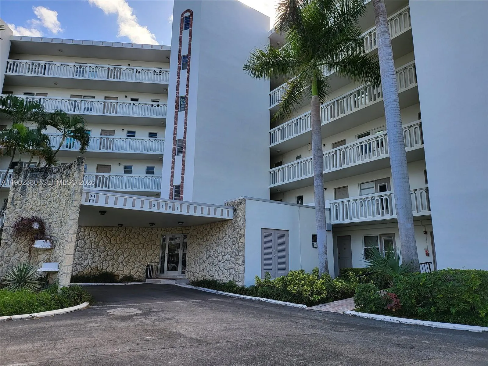 3181 S Ocean Dr 306, Hallandale Beach, Florida 330, Hallandale Beach, Florida 33009, 1 Bedroom Bedrooms, ,1 BathroomBathrooms,Residential Lease,For Rent,3181 S Ocean Dr 306, Hallandale Beach, Florida 330,A11902380