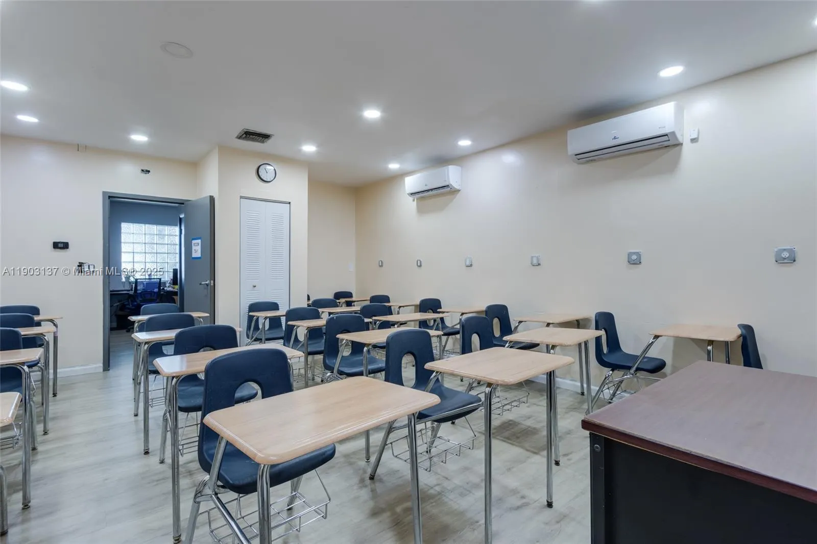 16190 Ne 11th Ct, North Miami Beach, Florida 33162, North Miami Beach, Florida 33162, ,Commercial Sale,For Sale,16190 Ne 11th Ct, North Miami Beach, Florida 33162,A11903137