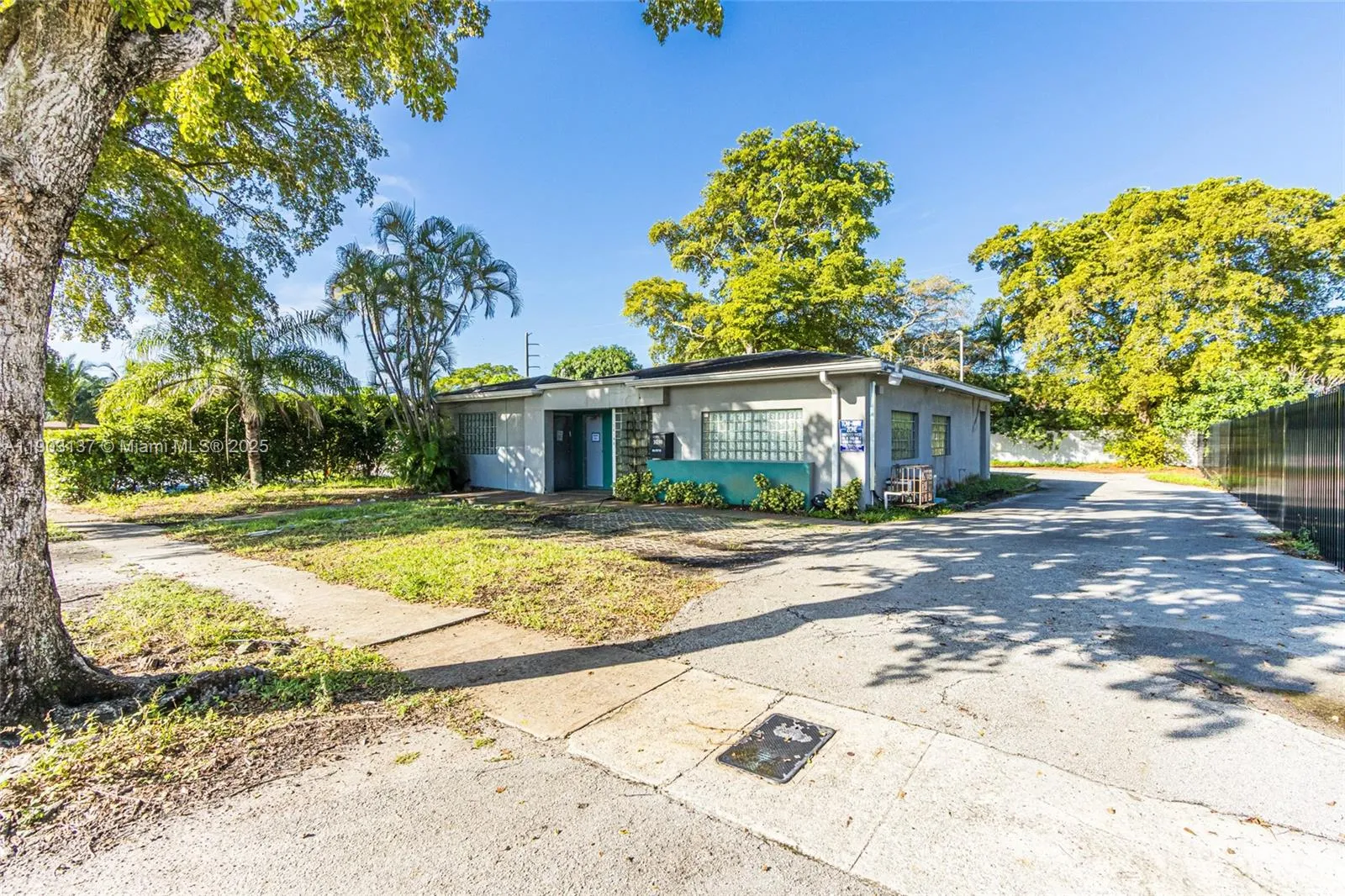 16190 Ne 11th Ct, North Miami Beach, Florida 33162, North Miami Beach, Florida 33162, ,Commercial Sale,For Sale,16190 Ne 11th Ct, North Miami Beach, Florida 33162,A11903137
