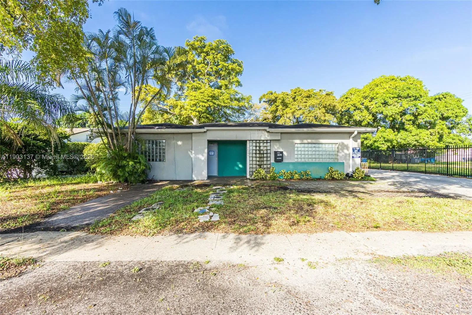 16190 Ne 11th Ct, North Miami Beach, Florida 33162, North Miami Beach, Florida 33162, ,Commercial Sale,For Sale,16190 Ne 11th Ct, North Miami Beach, Florida 33162,A11903137
