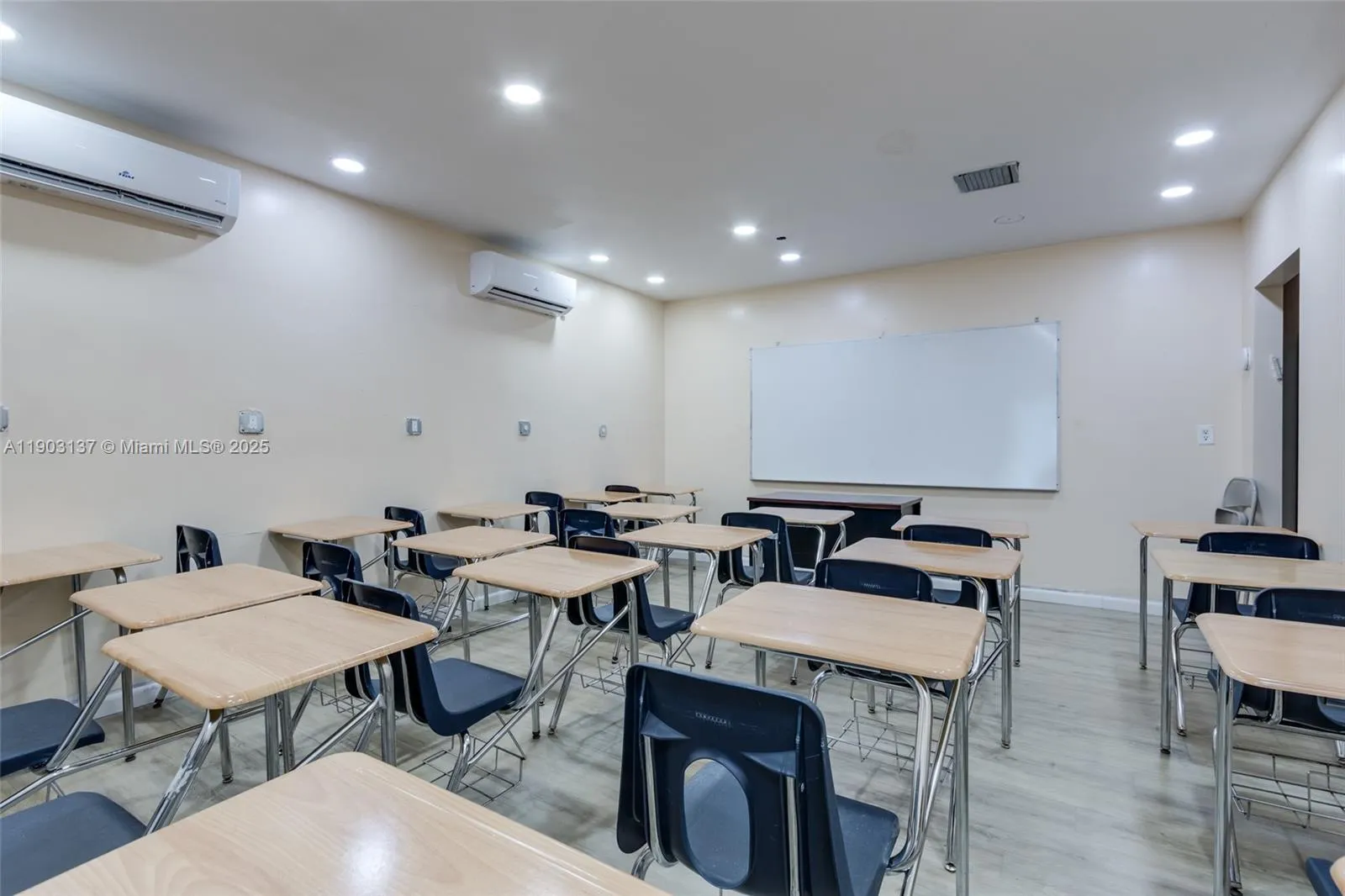 16190 Ne 11th Ct, North Miami Beach, Florida 33162, North Miami Beach, Florida 33162, ,Commercial Sale,For Sale,16190 Ne 11th Ct, North Miami Beach, Florida 33162,A11903137