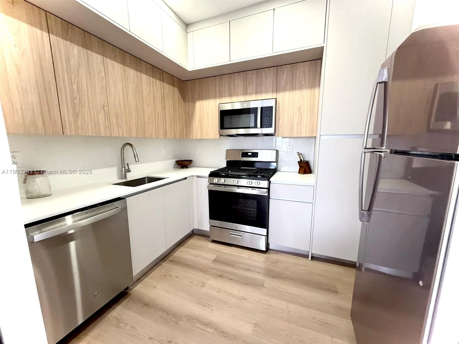 Miami Beach, Florida 33139, ,1 BathroomBathrooms,Residential Lease,For Rent,A11903283