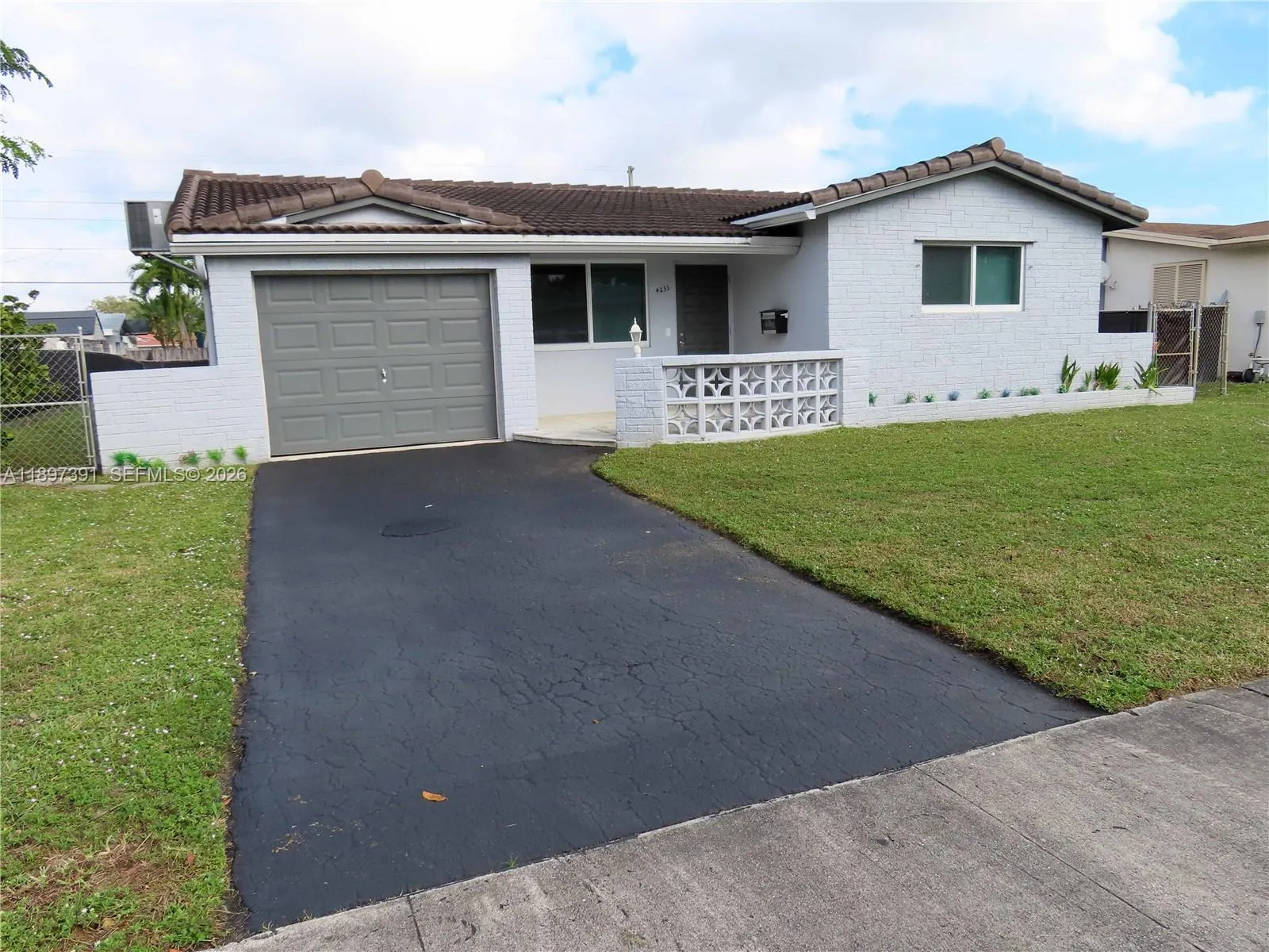 4233 Washington St, Hollywood, Florida 33021, Hollywood, Florida 33021, 3 Bedrooms Bedrooms, 6 Rooms Rooms,2 BathroomsBathrooms,Residential,For Sale,4233 Washington St, Hollywood, Florida 33021,A11897391