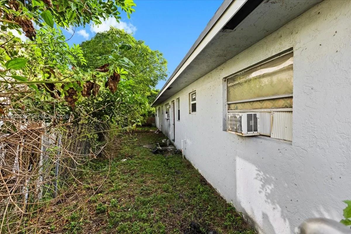 2142 Nw 8th St, Fort Lauderdale, Florida 33311, Fort Lauderdale, Florida 33311, ,Residential Income,For Sale,2142 Nw 8th St, Fort Lauderdale, Florida 33311,A11903342