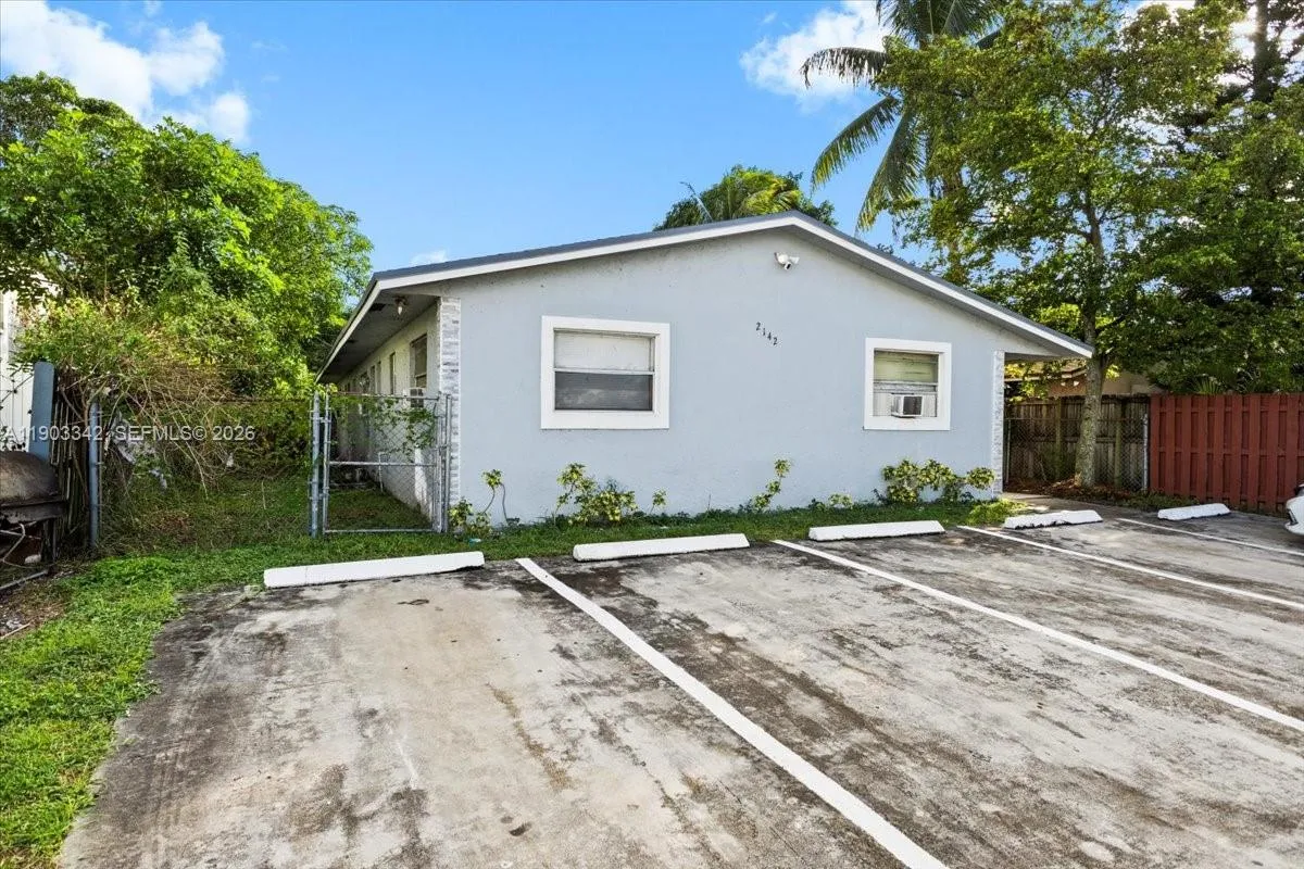 2142 Nw 8th St, Fort Lauderdale, Florida 33311, Fort Lauderdale, Florida 33311, ,Residential Income,For Sale,2142 Nw 8th St, Fort Lauderdale, Florida 33311,A11903342