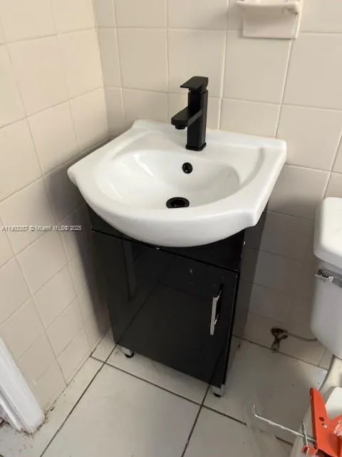 1027 Euclid Ave 5, Miami Beach, Florida 33139, Miami Beach, Florida 33139, ,1 BathroomBathrooms,Residential,For Sale,1027 Euclid Ave 5, Miami Beach, Florida 33139,A11903387