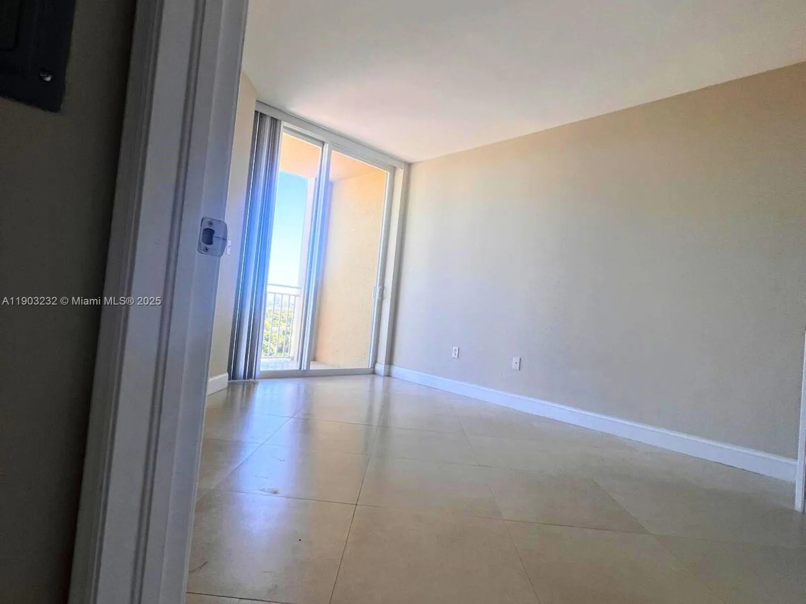2425 Sw 27th Ave 1004, Miami, Florida 33145, Miami, Florida 33145, 2 Bedrooms Bedrooms, ,2 BathroomsBathrooms,Residential Lease,For Rent,2425 Sw 27th Ave 1004, Miami, Florida 33145,A11903232