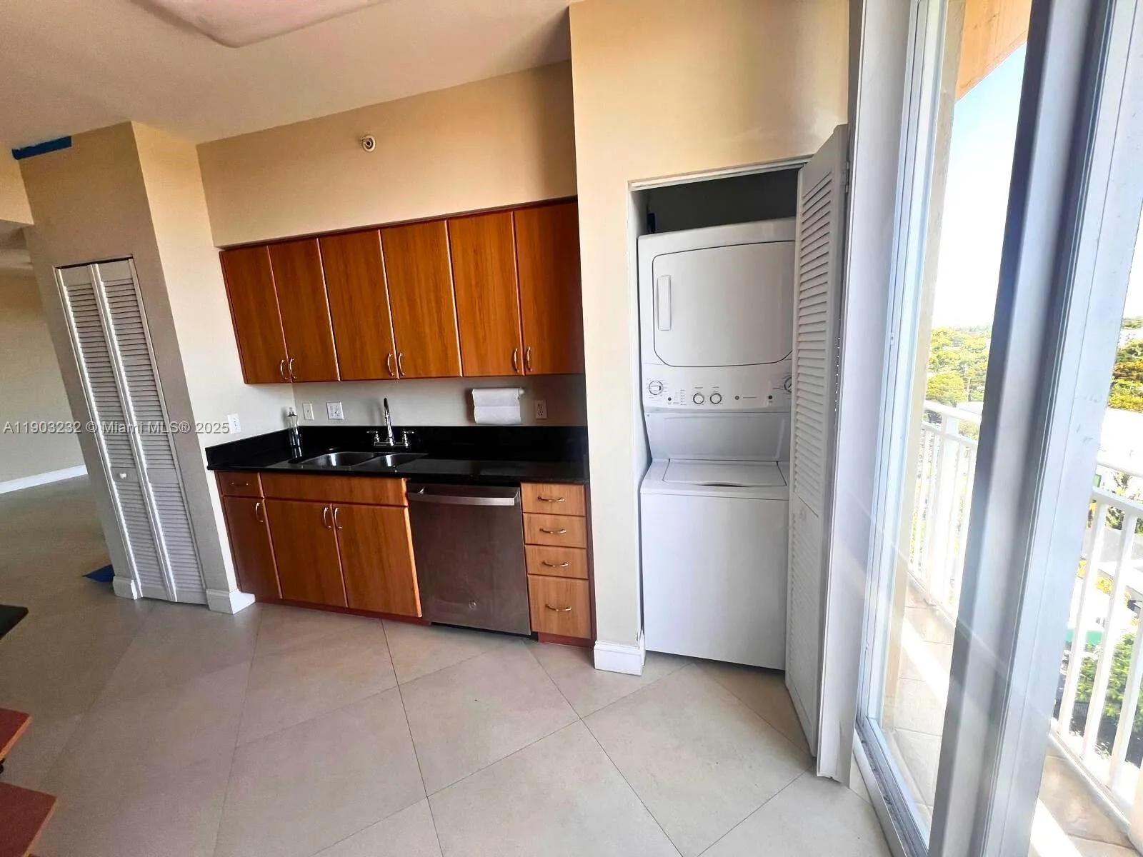 2425 Sw 27th Ave 1004, Miami, Florida 33145, Miami, Florida 33145, 2 Bedrooms Bedrooms, ,2 BathroomsBathrooms,Residential Lease,For Rent,2425 Sw 27th Ave 1004, Miami, Florida 33145,A11903232