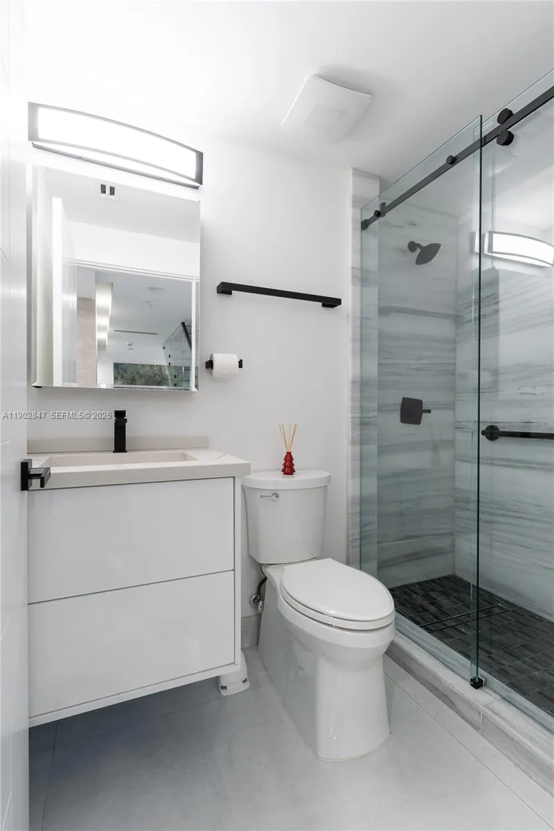 5601 N Ocean Dr, Hollywood, Florida 33019, Hollywood, Florida 33019, 5 Bedrooms Bedrooms, ,3 BathroomsBathrooms,Residential,For Sale,5601 N Ocean Dr, Hollywood, Florida 33019,A11902847