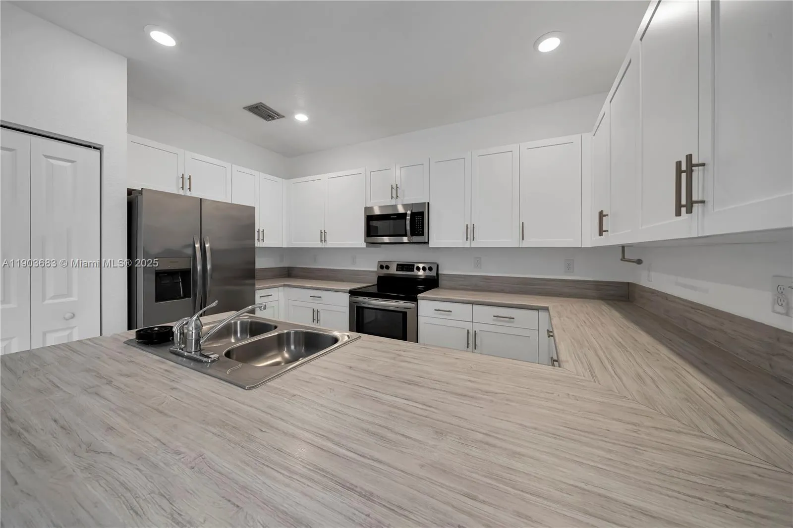 18320 Sw 148th Rd, Miami, Florida 33187, Miami, Florida 33187, 3 Bedrooms Bedrooms, ,2 BathroomsBathrooms,Residential,For Sale,18320 Sw 148th Rd, Miami, Florida 33187,A11903683