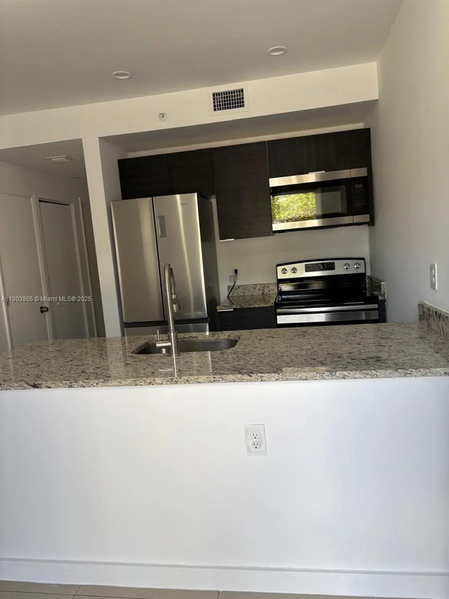 423 E 27th St 101, Hialeah, Florida 33013, Hialeah, Florida 33013, 2 Bedrooms Bedrooms, ,2 BathroomsBathrooms,Residential Lease,For Rent,423 E 27th St 101, Hialeah, Florida 33013,A11903855