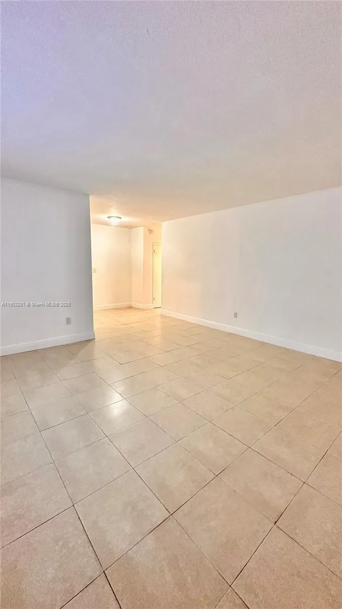 1955 Normandy Dr 2, Miami Beach, Florida 33141, Miami Beach, Florida 33141, 1 Bedroom Bedrooms, ,1 BathroomBathrooms,Residential Lease,For Rent,1955 Normandy Dr 2, Miami Beach, Florida 33141,A11903281