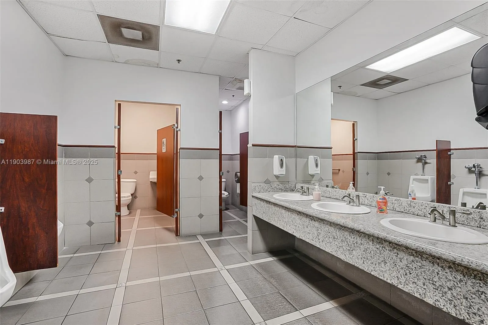 291 Nw 37th Ave, Miami, Florida 33125, Miami, Florida 33125, ,Commercial Sale,For Sale,291 Nw 37th Ave, Miami, Florida 33125,A11903987