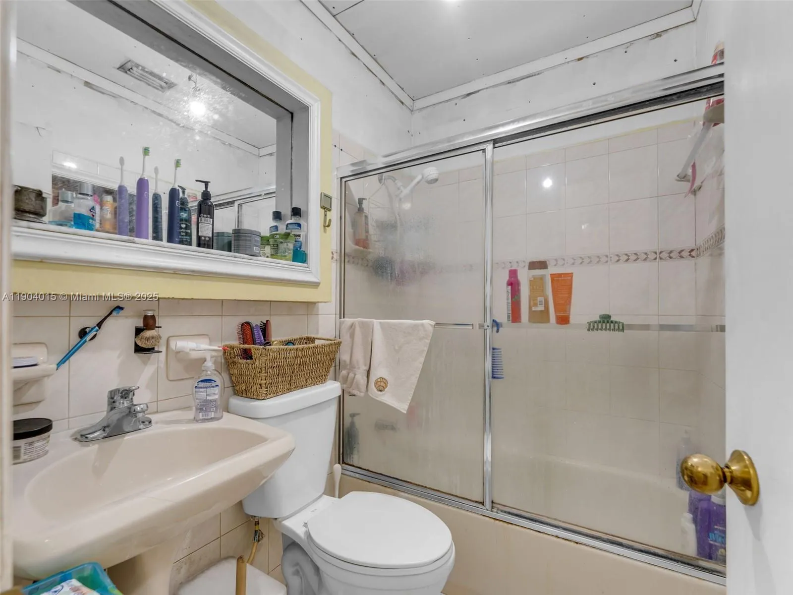 520 Nw 32nd Pl, Miami, Florida 33125, Miami, Florida 33125, ,Residential Income,For Sale,520 Nw 32nd Pl, Miami, Florida 33125,A11904015