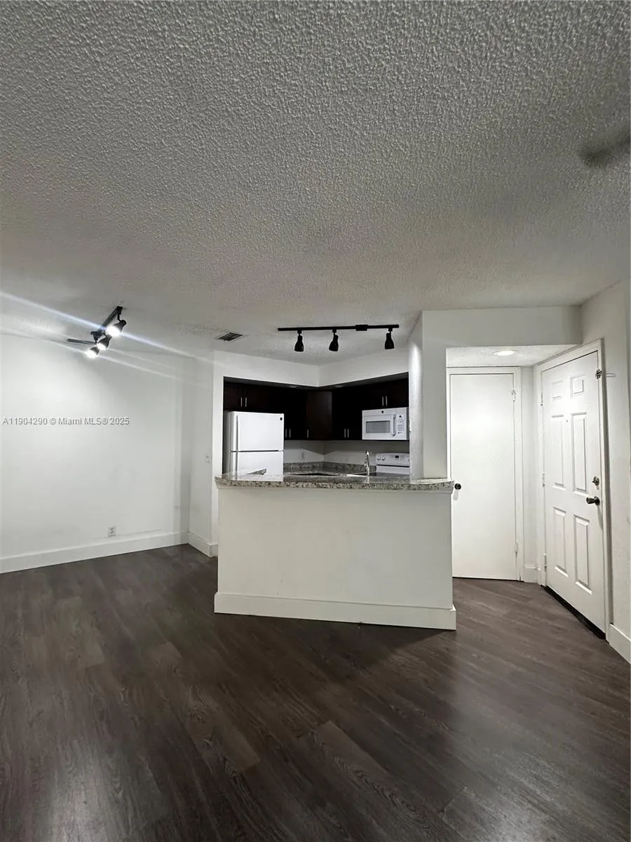 3360 N Pinewalk Dr N 1325, Margate, Florida 33063, Margate, Florida 33063, 1 Bedroom Bedrooms, ,1 BathroomBathrooms,Residential Lease,For Rent,3360 N Pinewalk Dr N 1325, Margate, Florida 33063,A11904290