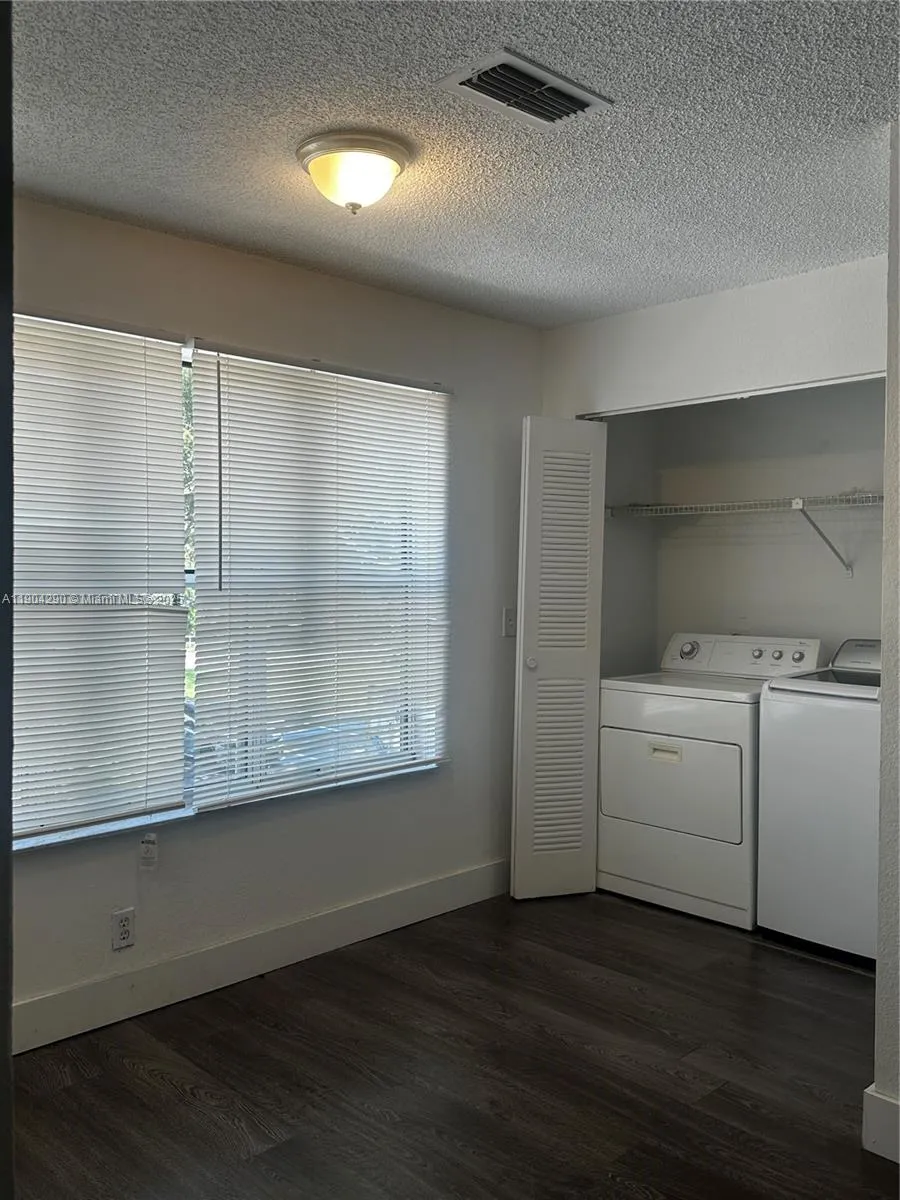 3360 N Pinewalk Dr N 1325, Margate, Florida 33063, Margate, Florida 33063, 1 Bedroom Bedrooms, ,1 BathroomBathrooms,Residential Lease,For Rent,3360 N Pinewalk Dr N 1325, Margate, Florida 33063,A11904290