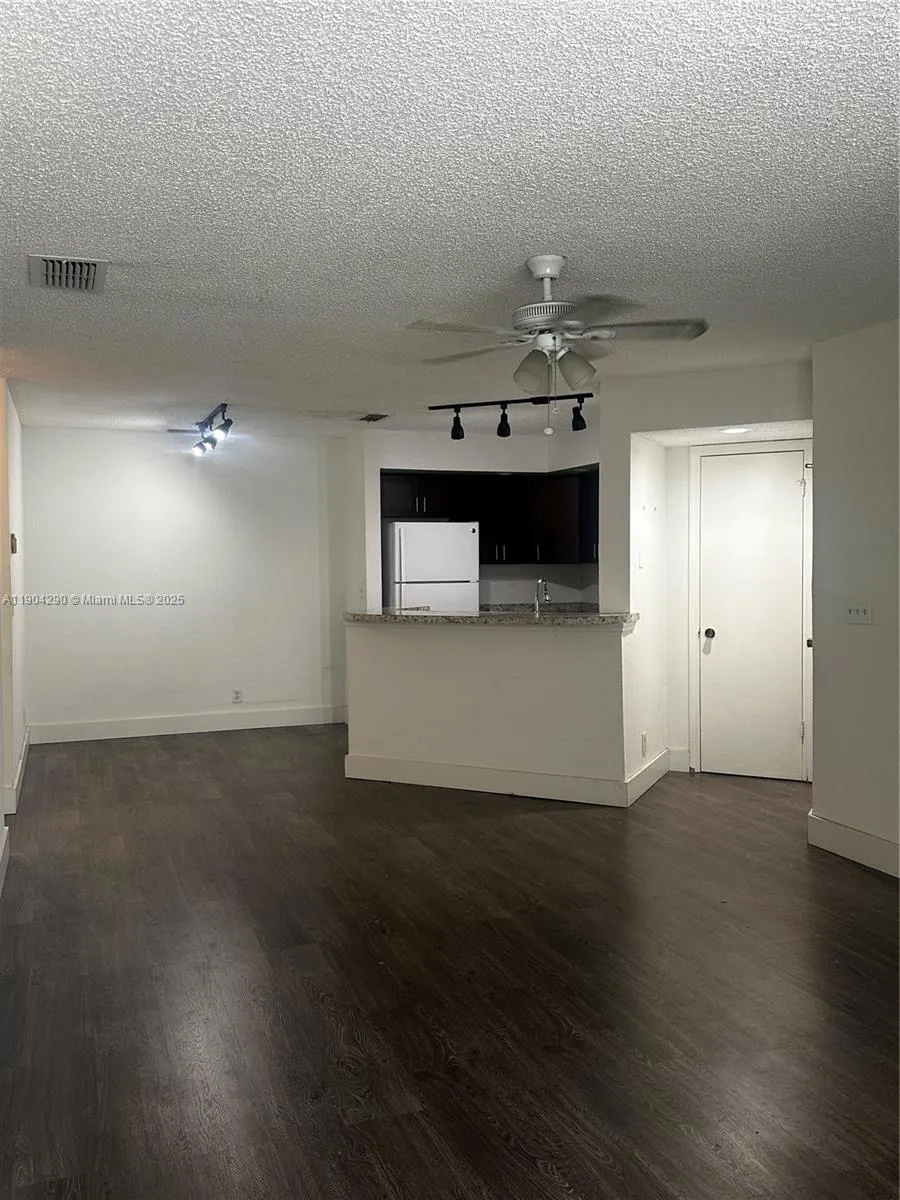 3360 N Pinewalk Dr N 1325, Margate, Florida 33063, Margate, Florida 33063, 1 Bedroom Bedrooms, ,1 BathroomBathrooms,Residential Lease,For Rent,3360 N Pinewalk Dr N 1325, Margate, Florida 33063,A11904290