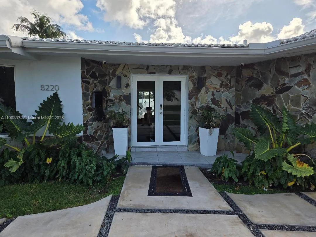 8220 Sw 48th St, Miami, Florida 33155, Miami, Florida 33155, 5 Bedrooms Bedrooms, ,2 BathroomsBathrooms,Residential Lease,For Rent,8220 Sw 48th St, Miami, Florida 33155,A11903834