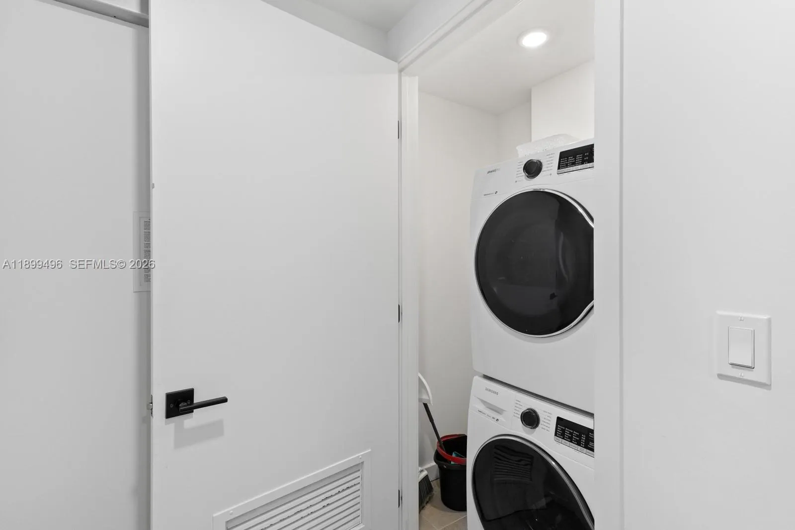 227 Ne 2nd St 2202, Miami, Florida 33132, Miami, Florida 33132, 1 Bedroom Bedrooms, ,1 BathroomBathrooms,Residential,For Sale,227 Ne 2nd St 2202, Miami, Florida 33132,A11899496