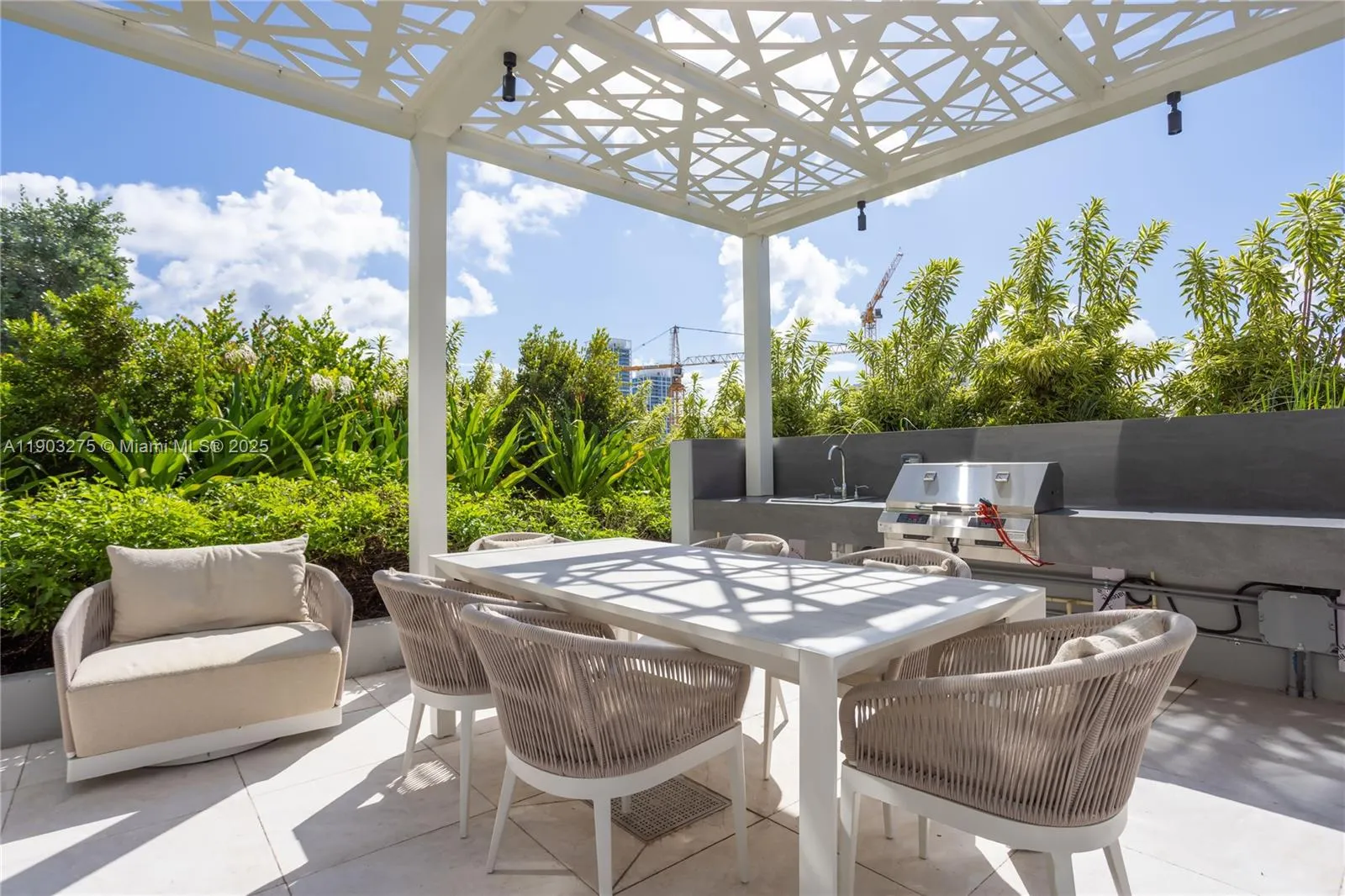 580 72nd St 1006, Miami Beach, Florida 33414, Miami Beach, Florida 33414, 1 Bedroom Bedrooms, ,1 BathroomBathrooms,Residential Lease,For Rent,580 72nd St 1006, Miami Beach, Florida 33414,A11903275