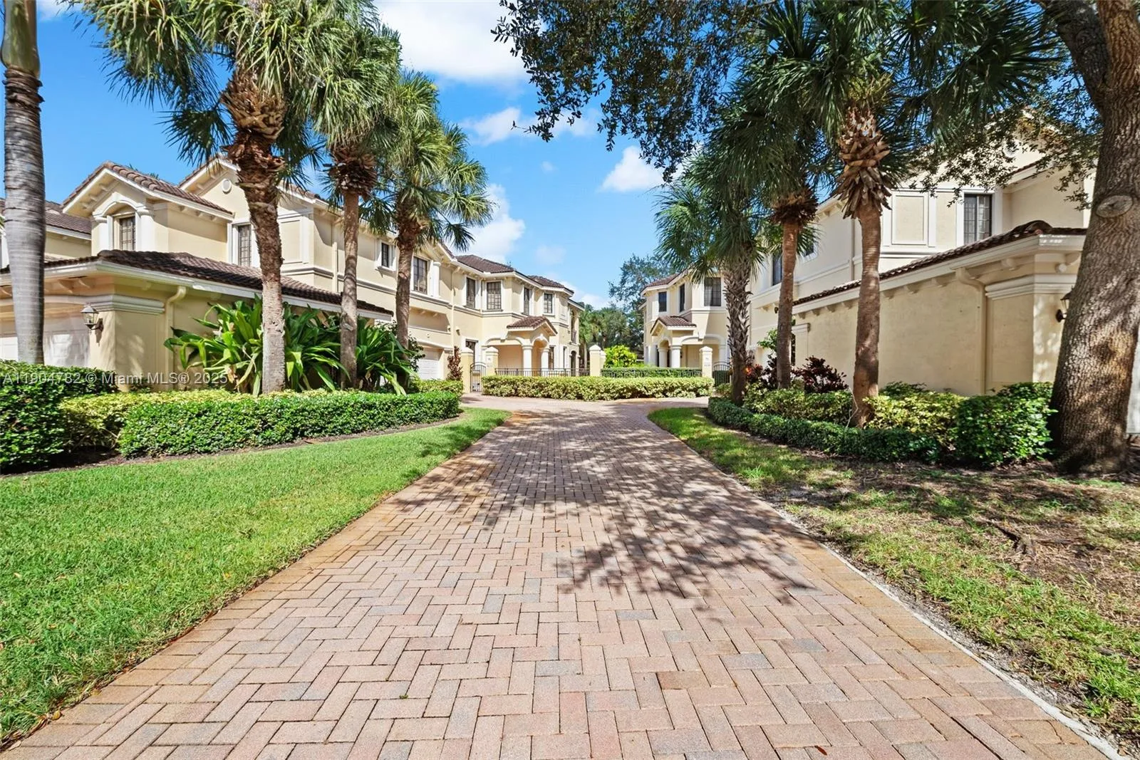 1634 Passion Vine Cir 31-2, Weston, Florida 33326, Weston, Florida 33326, 3 Bedrooms Bedrooms, ,2 BathroomsBathrooms,Residential,For Sale,1634 Passion Vine Cir 31-2, Weston, Florida 33326,A11904782