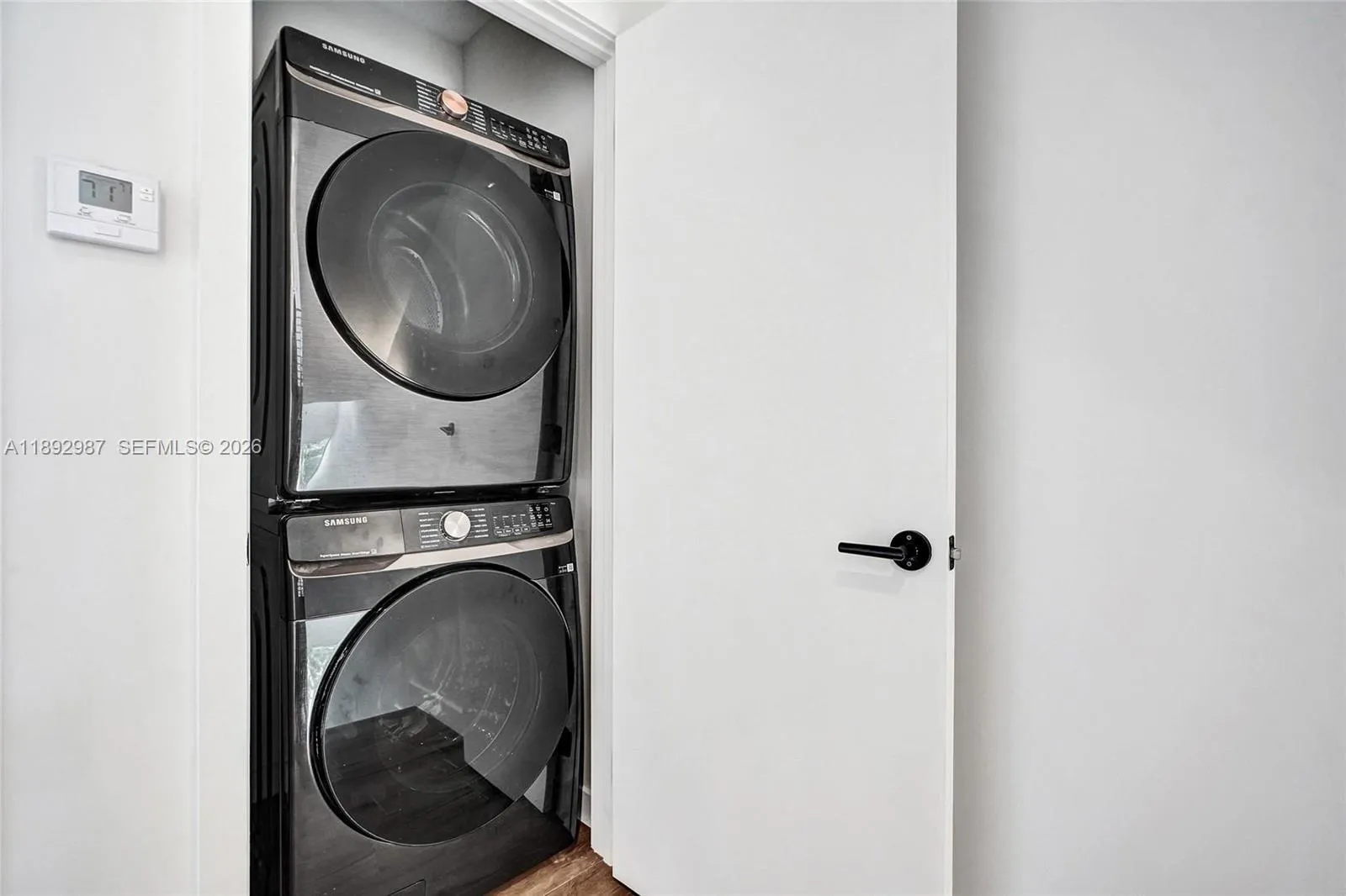 ULL SIZE LAUNDRY SAME FLOOR AS PRIMARY.