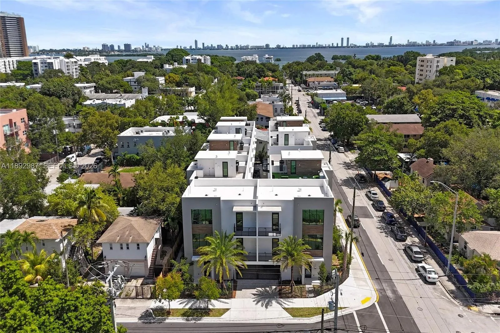 JUST A SHORT FEW BLOCKS WALK TO BISCAYNE BAY! 15 MINUTES TO THE BEACH!!