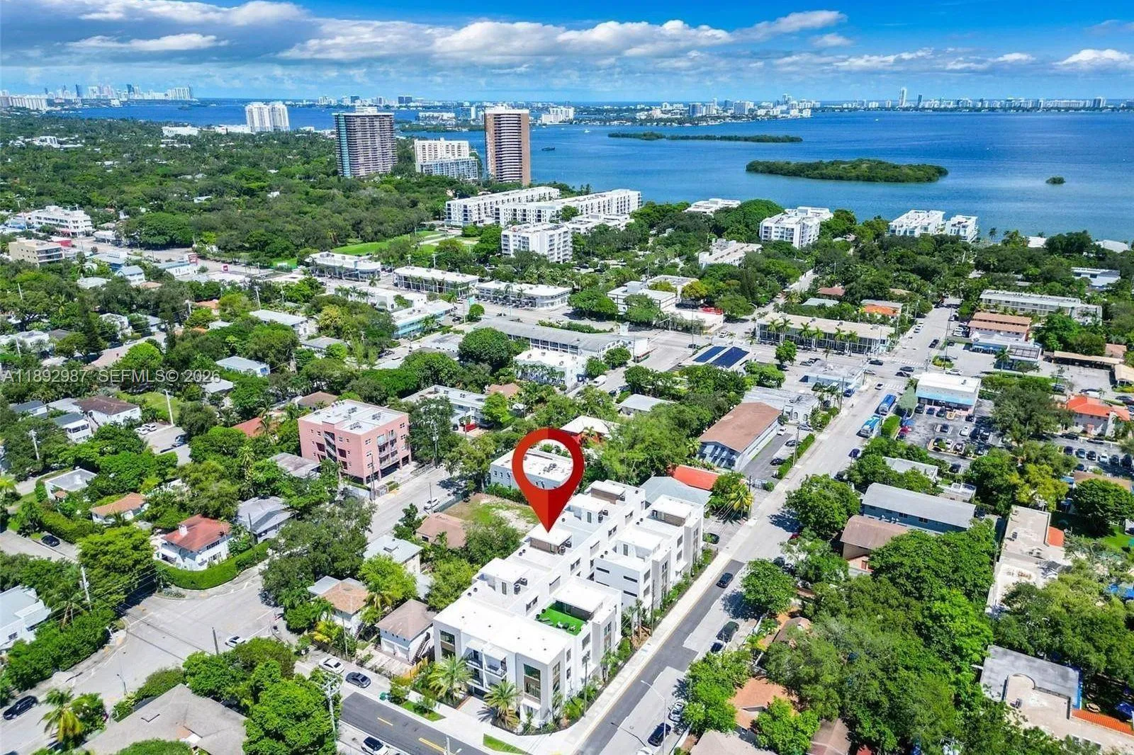 JUST A SHORT FEW BLOCKS WALK TO BISCAYNE BAY! 15 MINUTES TO THE BEACH!!