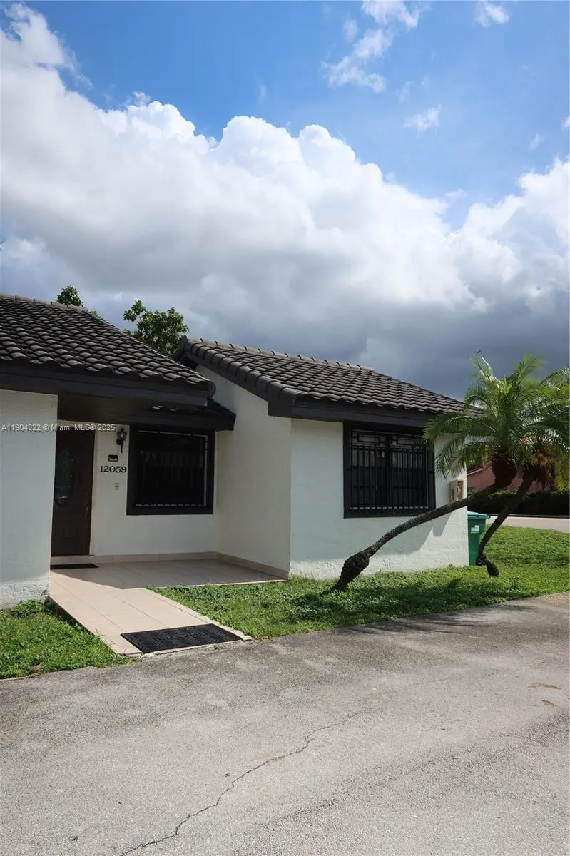 12059 Sw 10th St 201, Miami, Florida 33184, Miami, Florida 33184, 3 Bedrooms Bedrooms, ,2 BathroomsBathrooms,Residential,For Sale,12059 Sw 10th St 201, Miami, Florida 33184,A11904822