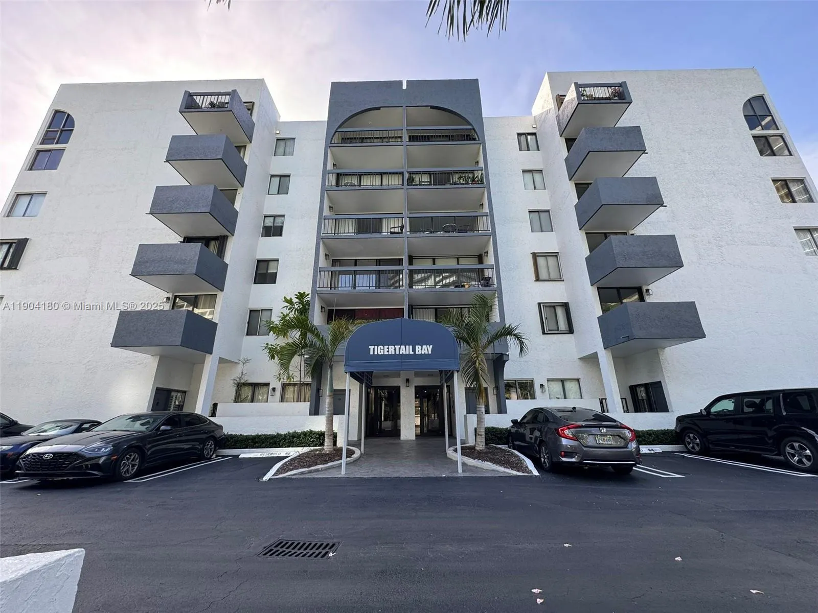 2715 Tigertail Ave 404, Miami, Florida 33133, Miami, Florida 33133, 2 Bedrooms Bedrooms, ,1 BathroomBathrooms,Residential,For Sale,2715 Tigertail Ave 404, Miami, Florida 33133,A11904180