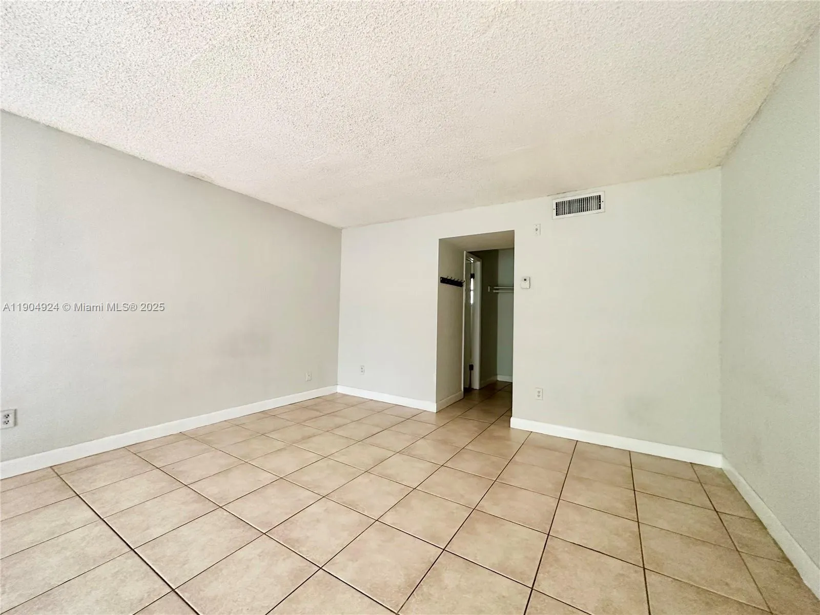 8600 Sw 109th Ave 4-211, Miami, Florida 33173, Miami, Florida 33173, 1 Bedroom Bedrooms, ,1 BathroomBathrooms,Residential,For Sale,8600 Sw 109th Ave 4-211, Miami, Florida 33173,A11904924