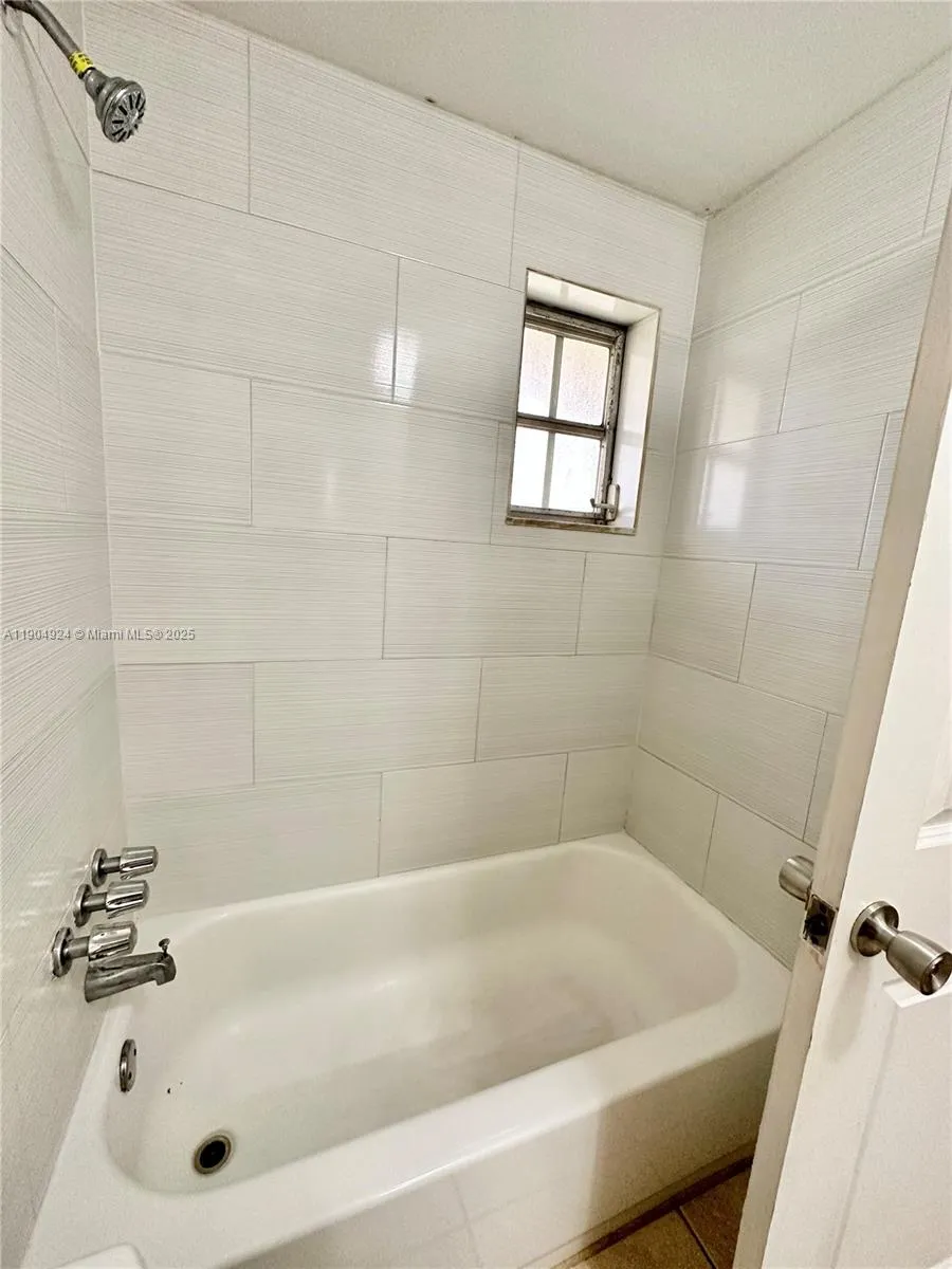 8600 Sw 109th Ave 4-211, Miami, Florida 33173, Miami, Florida 33173, 1 Bedroom Bedrooms, ,1 BathroomBathrooms,Residential,For Sale,8600 Sw 109th Ave 4-211, Miami, Florida 33173,A11904924