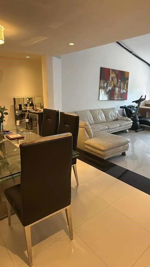 546 Ne 199th Ln 4w, Miami, Florida 33179, Miami, Florida 33179, 3 Bedrooms Bedrooms, ,3 BathroomsBathrooms,Residential Lease,For Rent,546 Ne 199th Ln 4w, Miami, Florida 33179,A11904983