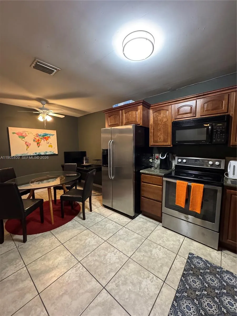 Hollywood, Florida 33020, 2 Bedrooms Bedrooms, ,1 BathroomBathrooms,Residential Lease,For Rent,A11905409