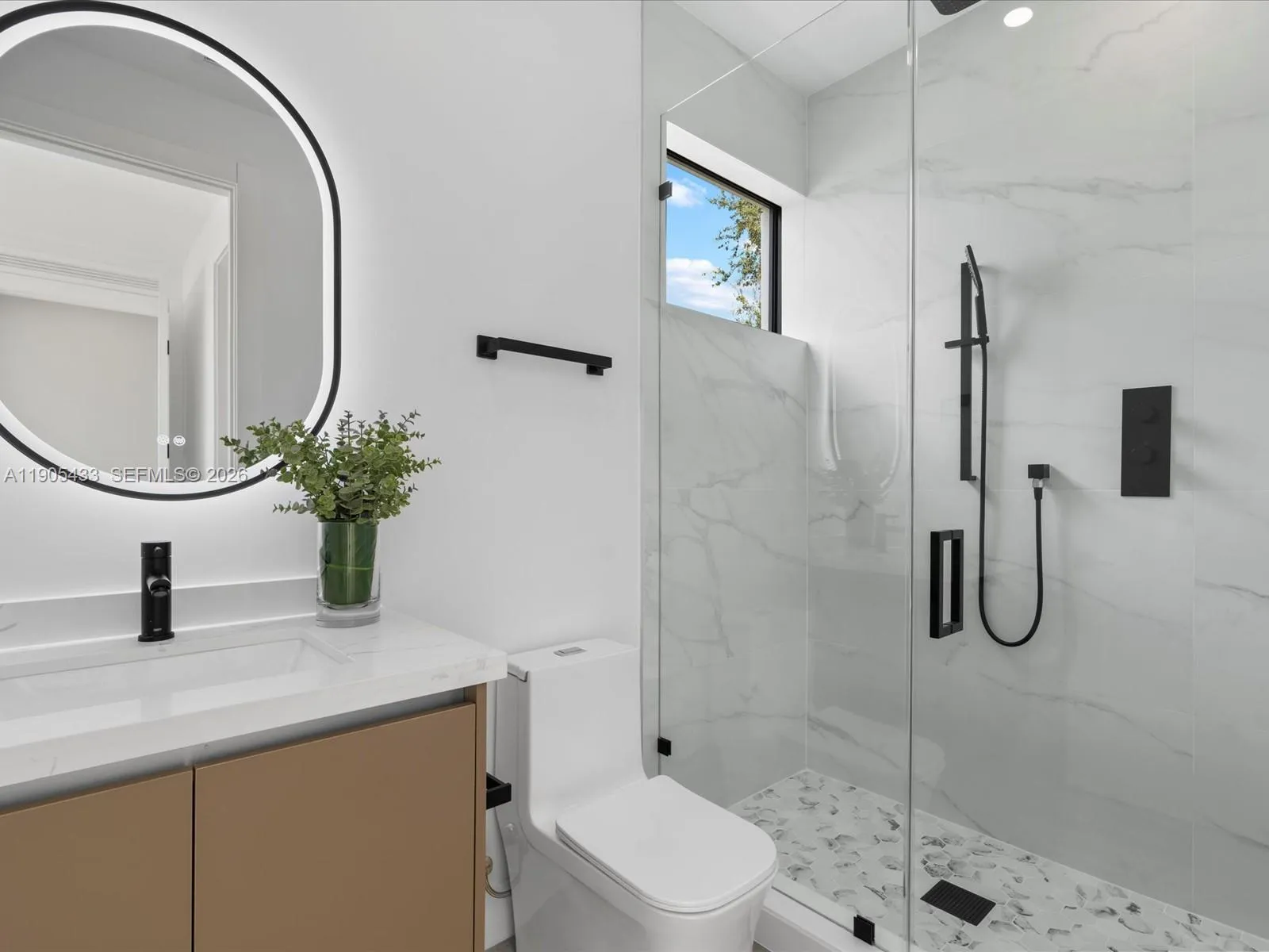 Suite Bed Bath (Bath #2)