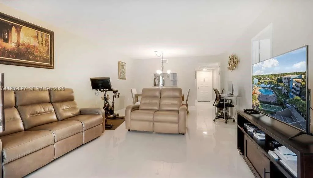 Pembroke Pines, Florida 33026, 2 Bedrooms Bedrooms, ,2 BathroomsBathrooms,Residential,For Sale,A11902597