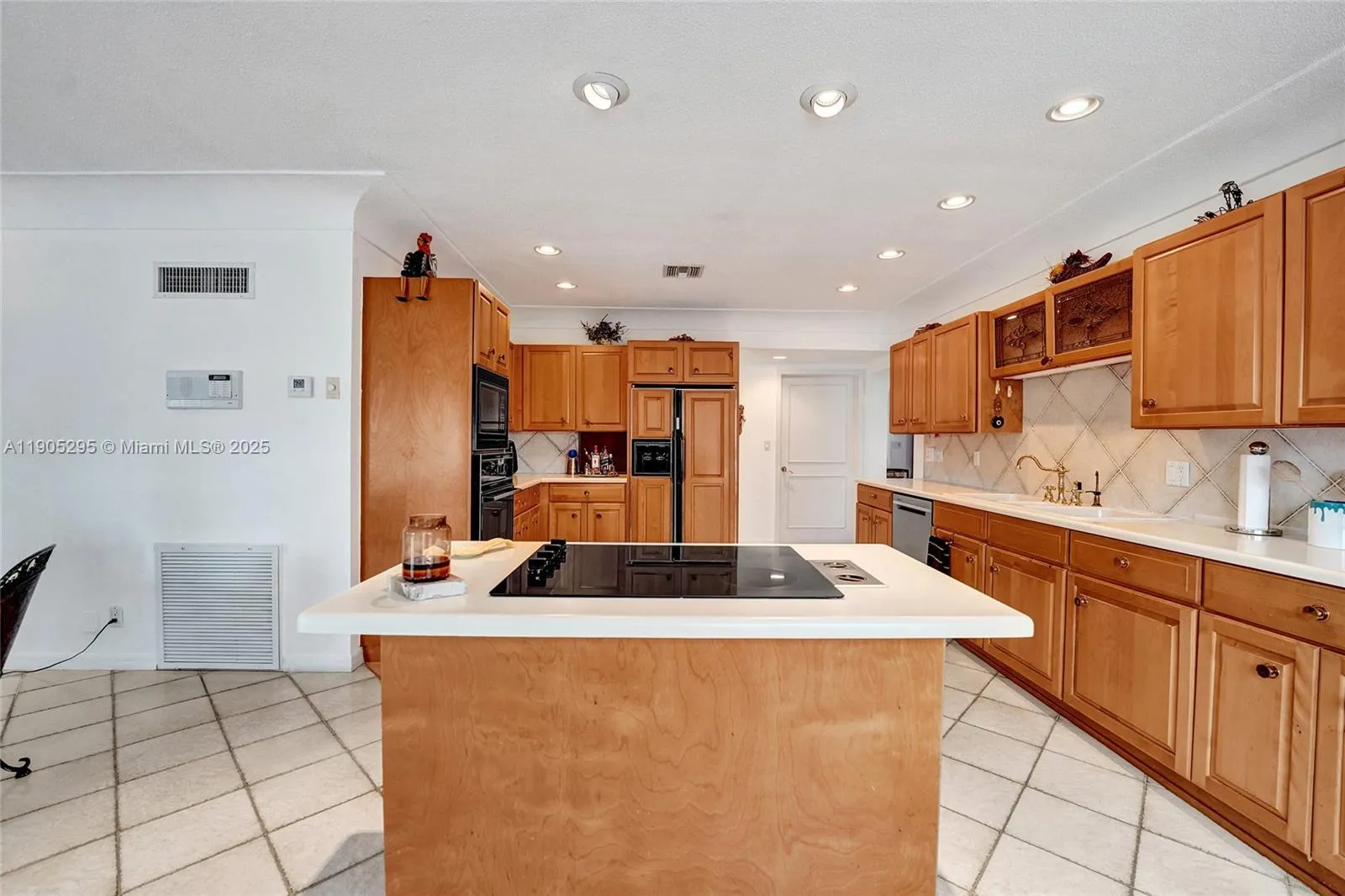 2889 Ne 35th St, Fort Lauderdale, Florida 33306, Fort Lauderdale, Florida 33306, 5 Bedrooms Bedrooms, ,3 BathroomsBathrooms,Residential Lease,For Rent,2889 Ne 35th St, Fort Lauderdale, Florida 33306,A11905295