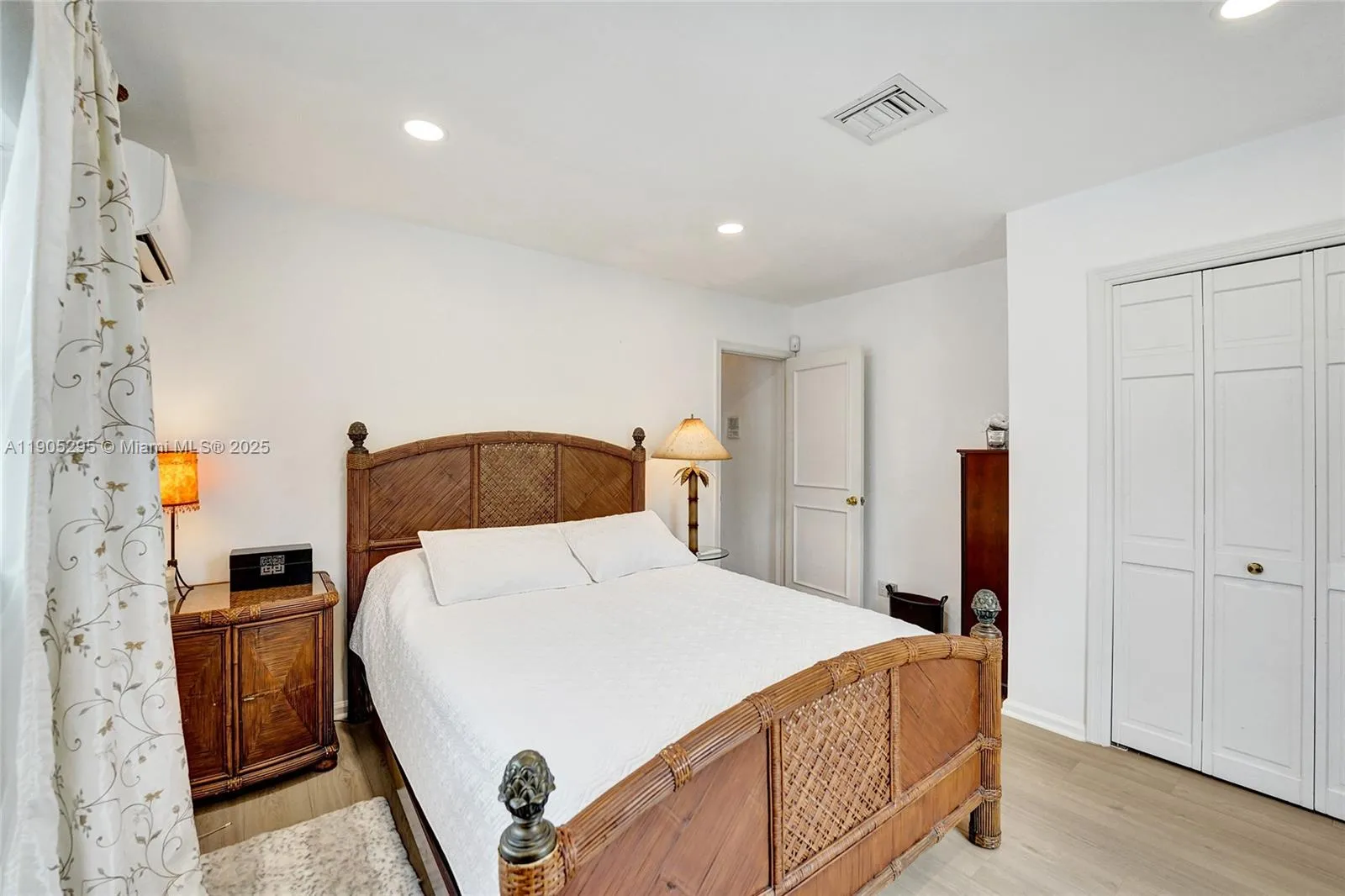 2889 Ne 35th St, Fort Lauderdale, Florida 33306, Fort Lauderdale, Florida 33306, 5 Bedrooms Bedrooms, ,3 BathroomsBathrooms,Residential Lease,For Rent,2889 Ne 35th St, Fort Lauderdale, Florida 33306,A11905295