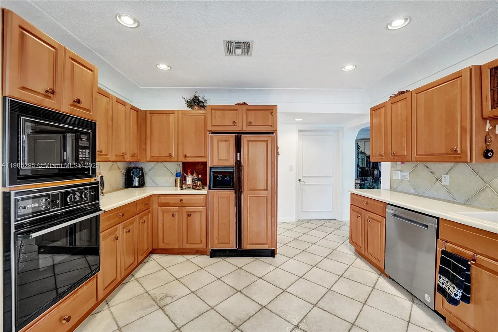 2889 Ne 35th St, Fort Lauderdale, Florida 33306, Fort Lauderdale, Florida 33306, 5 Bedrooms Bedrooms, ,3 BathroomsBathrooms,Residential Lease,For Rent,2889 Ne 35th St, Fort Lauderdale, Florida 33306,A11905295