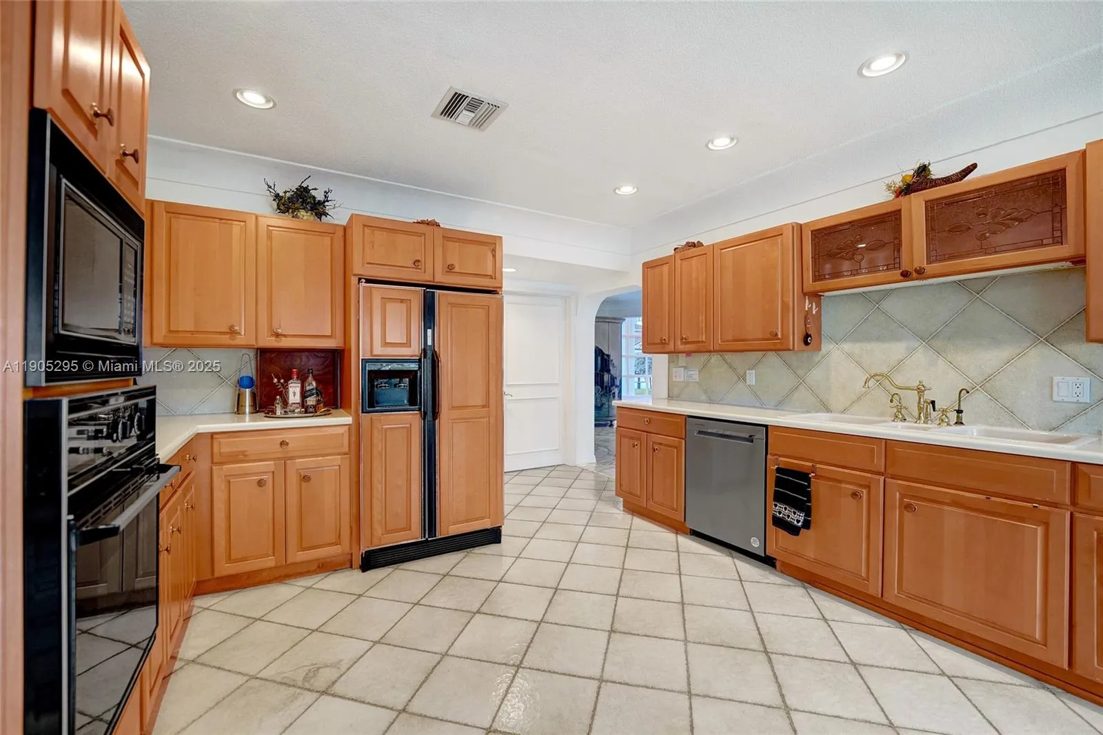 2889 Ne 35th St, Fort Lauderdale, Florida 33306, Fort Lauderdale, Florida 33306, 5 Bedrooms Bedrooms, ,3 BathroomsBathrooms,Residential Lease,For Rent,2889 Ne 35th St, Fort Lauderdale, Florida 33306,A11905295