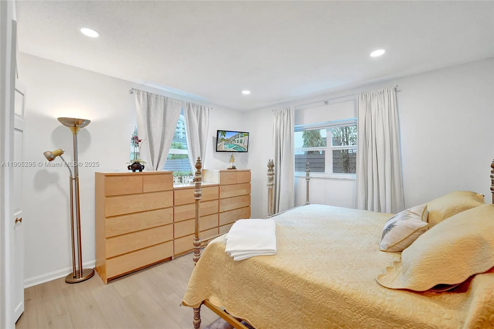 2889 Ne 35th St, Fort Lauderdale, Florida 33306, Fort Lauderdale, Florida 33306, 5 Bedrooms Bedrooms, ,3 BathroomsBathrooms,Residential Lease,For Rent,2889 Ne 35th St, Fort Lauderdale, Florida 33306,A11905295