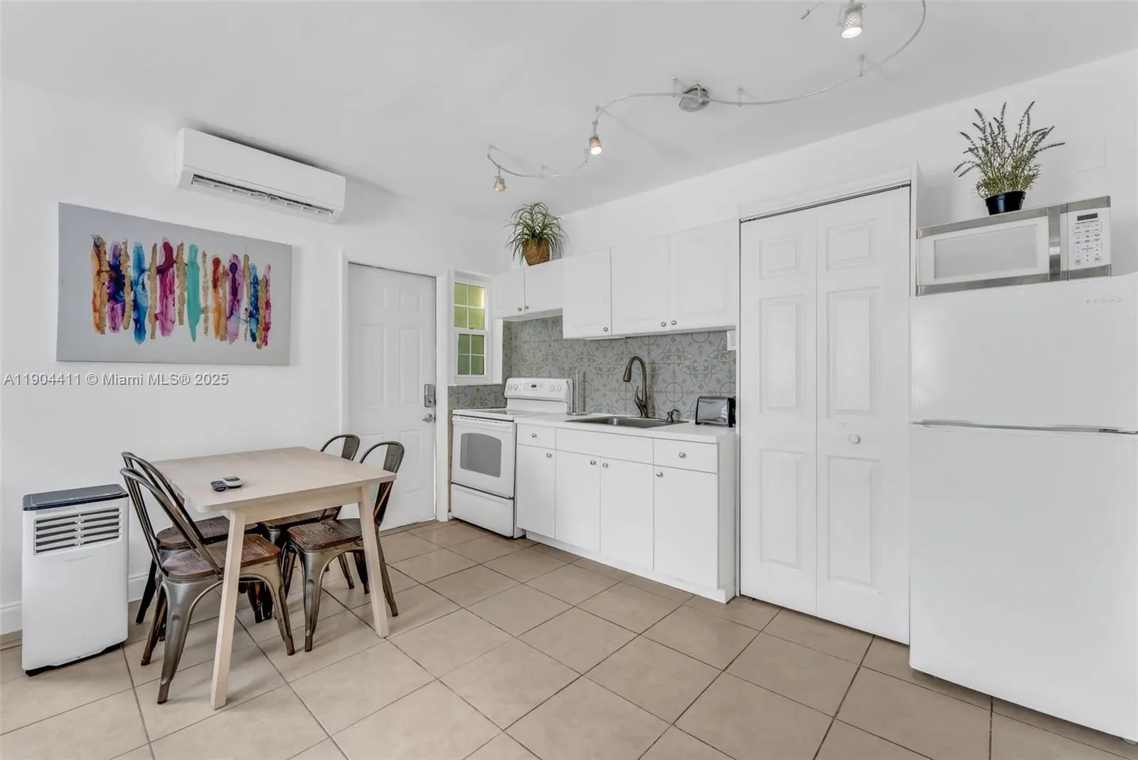 1639 Hayes St, Hollywood, Florida 33020, Hollywood, Florida 33020, ,Residential Income,For Sale,1639 Hayes St, Hollywood, Florida 33020,A11904411